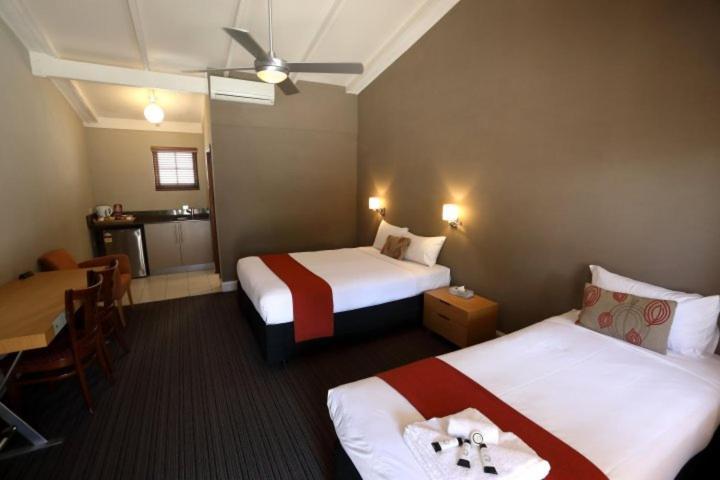 Rose & Crown Hotel Perth Esterno foto